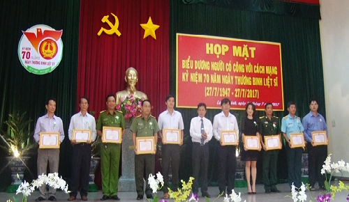 1Lễ Họp mặt biểu dương người có công vs cách mạng (1).png