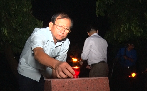 7-27-2017 lãnh đạo dự lễ thắp nến B.png