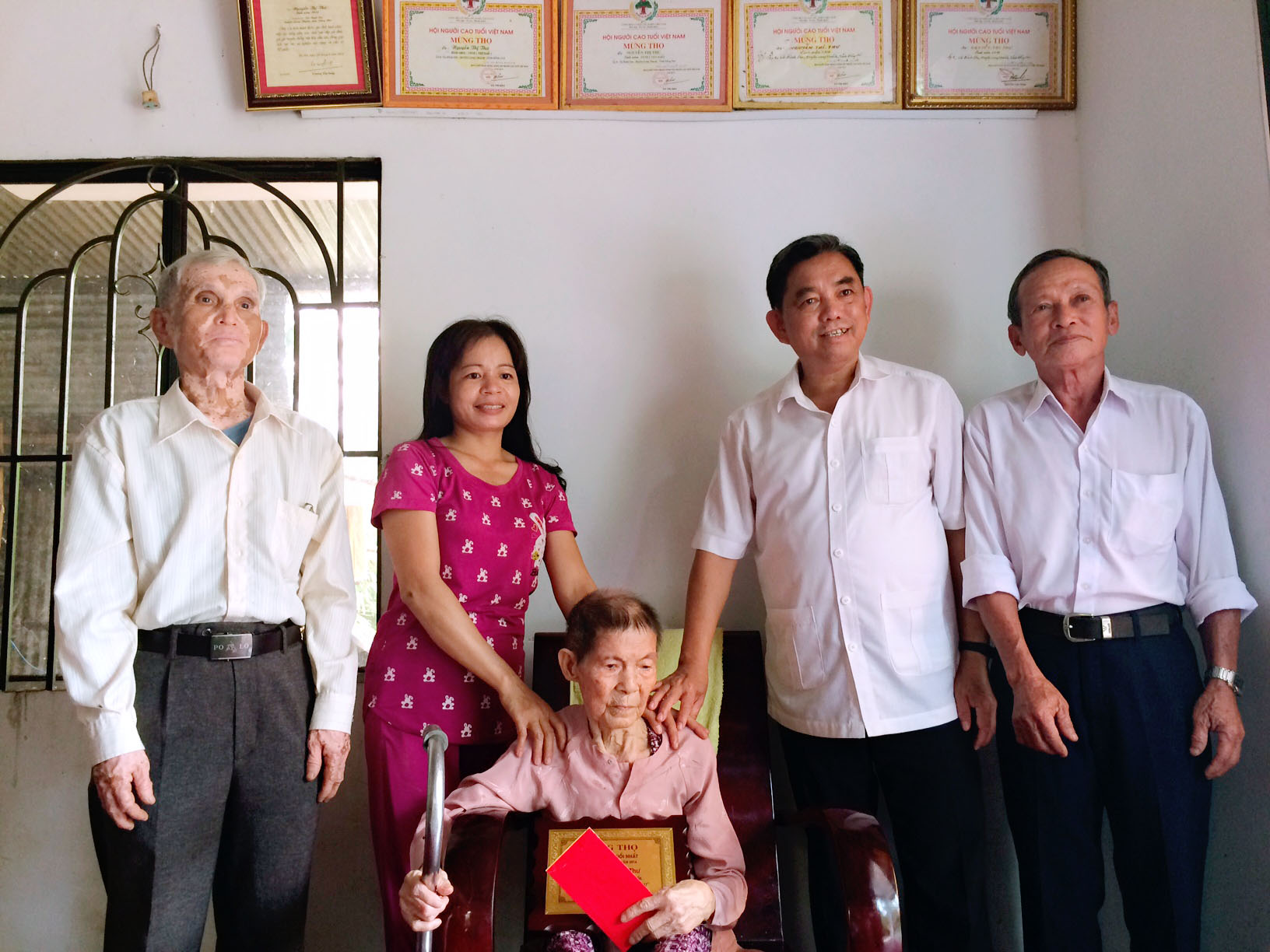 Nguyễn Thị Thư, 106 tuổi tại ấp 8, xã Bình Sơn, huyện Long Thành ngay 22-9-2016,.jpg
