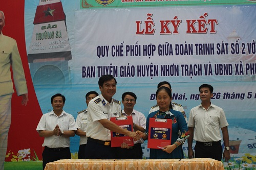 ký kết giữ Đoàn TS 2 và UBND xã (2).JPG