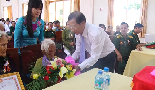 nLễ Họp mặt biểu dương người có công vs cách mạng (2).png