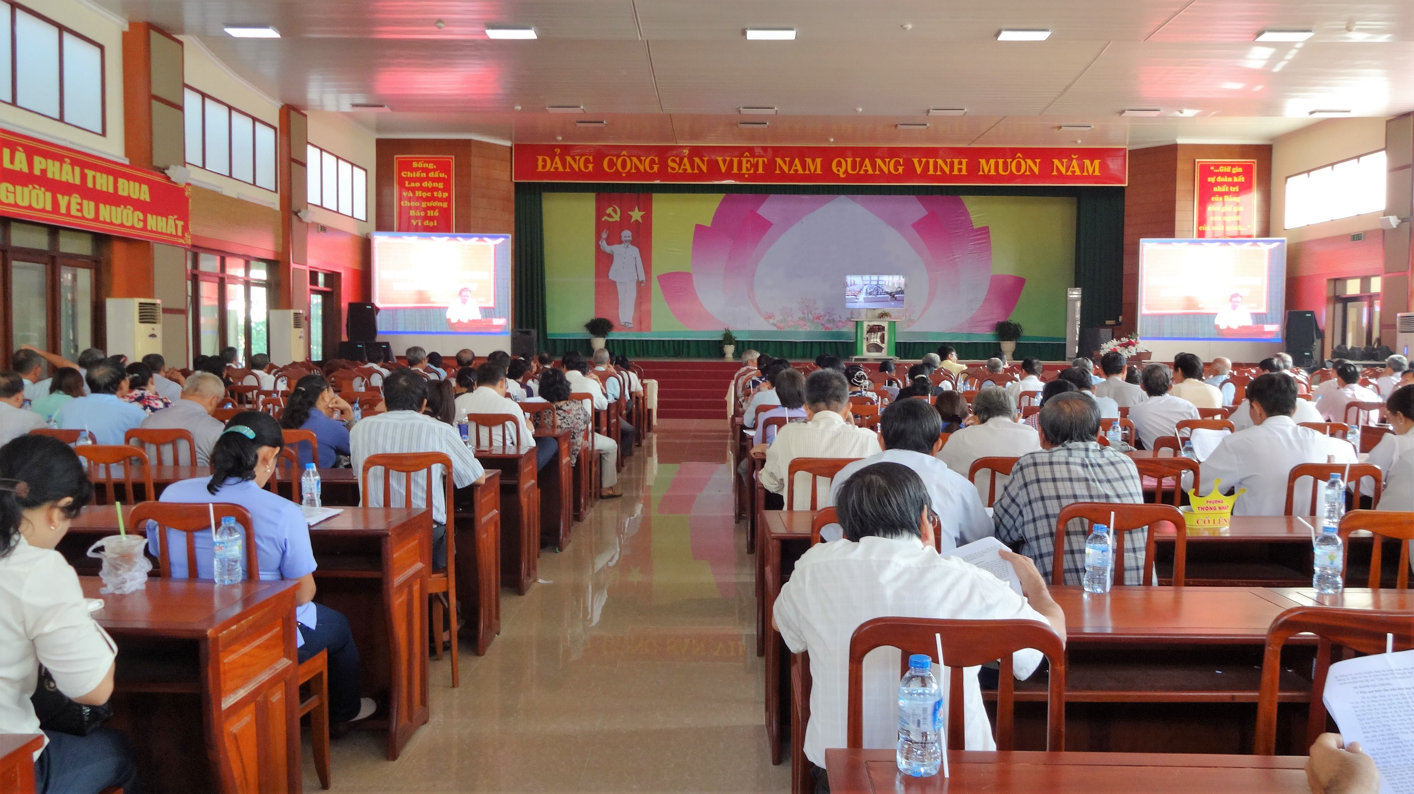 Đại biểu tham dự tại điểm cầu thành phố Biên Hòa .JPG
