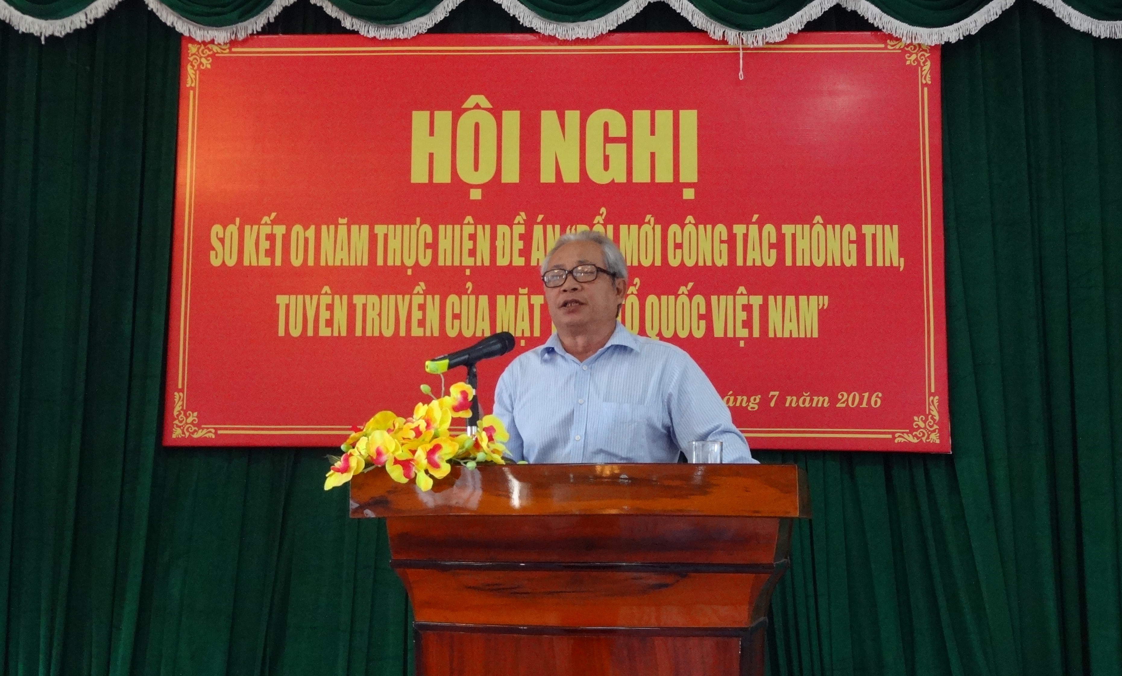 Đồng chí  Nguyễn Công Ngôn - Phó Chủ tịch Thường trực Ủy ban MTTQ Việt Nam tỉnh phát biểu tại hội nghị.JPG