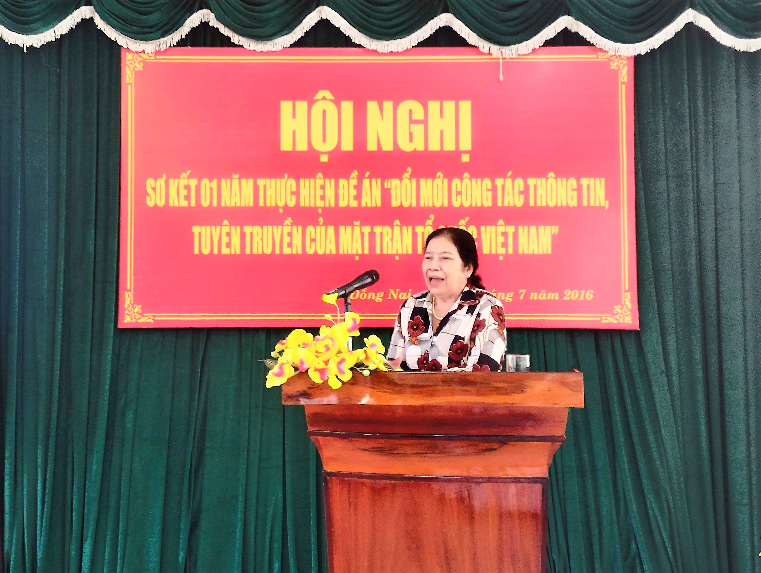 Đồng chí Trưởng Ban Công tác Mặt trận khu phố 4, phường Quyết Thắng, Tp. Biên Hòa phát biểu ý kiến tại Hội nghị .jpg