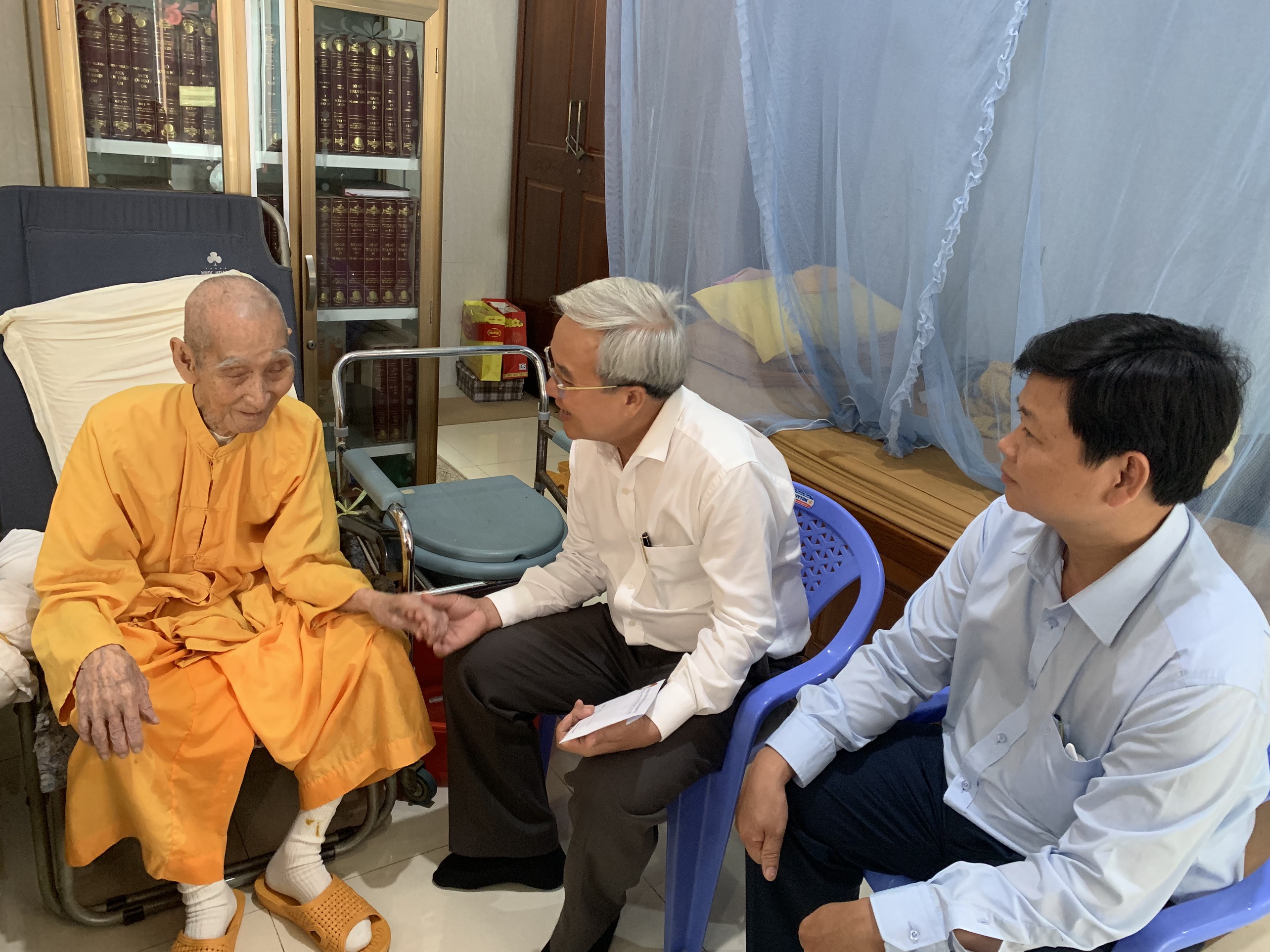 Lãnh đạo Ủy ban MTTQ Việt Nam tỉnh thăm, chúc mừng lễ Phật đản