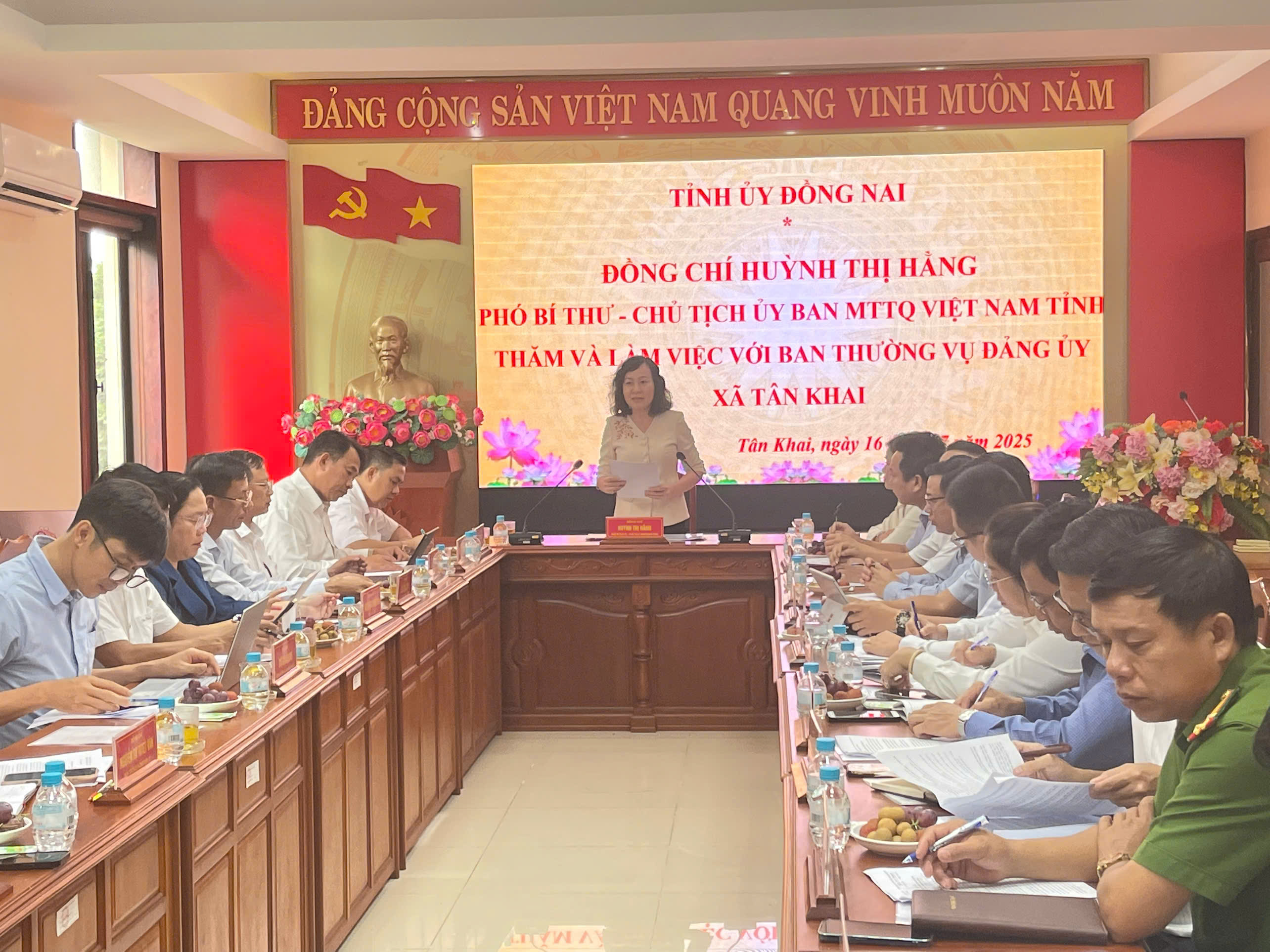 Phó Bí thư Tỉnh ủy Đồng Nai kiểm tra tình hình hoạt động tại xã Minh Đức và xã Tân Khai