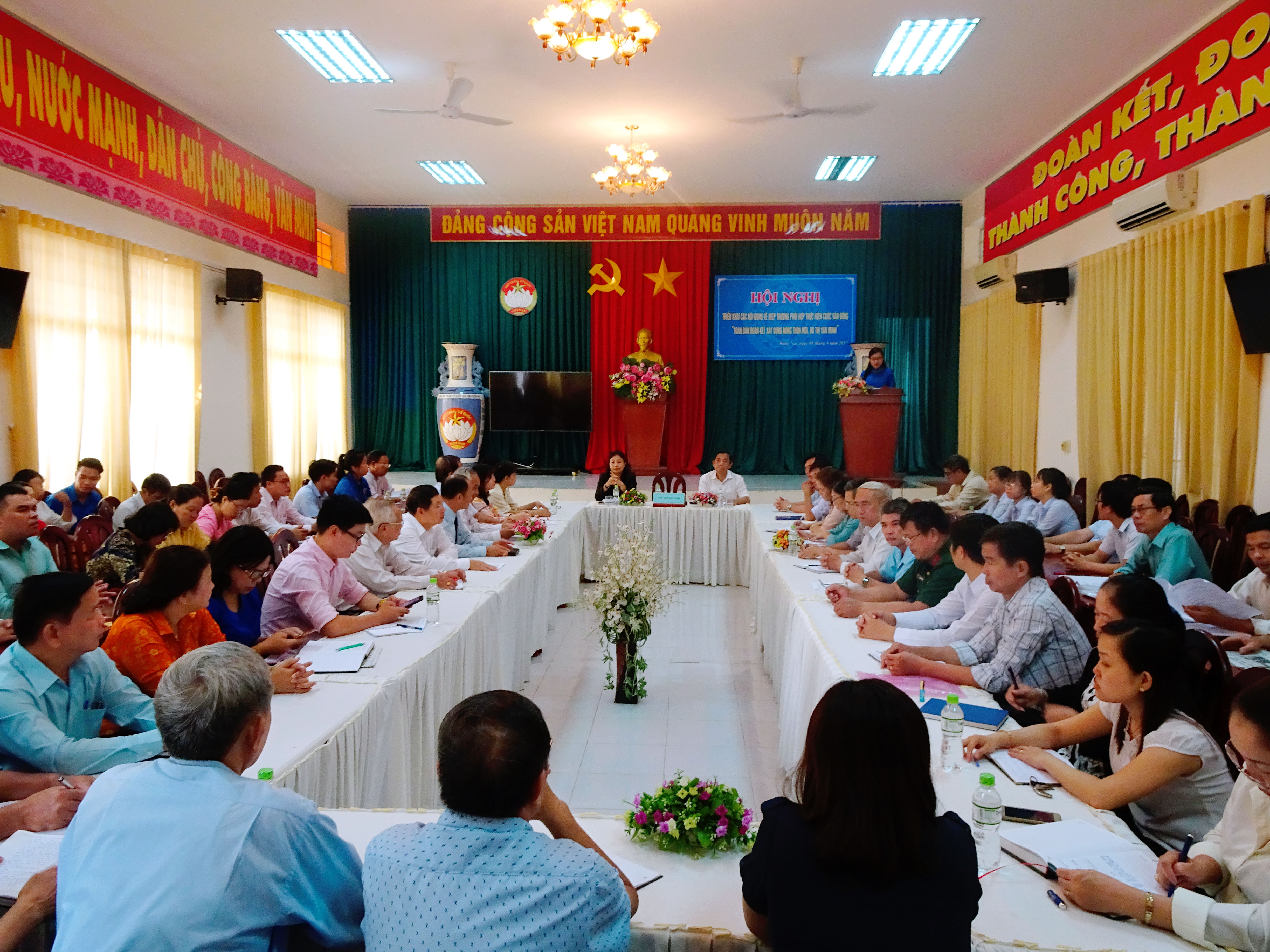1. TOAN CANH HOI NGHI.JPG