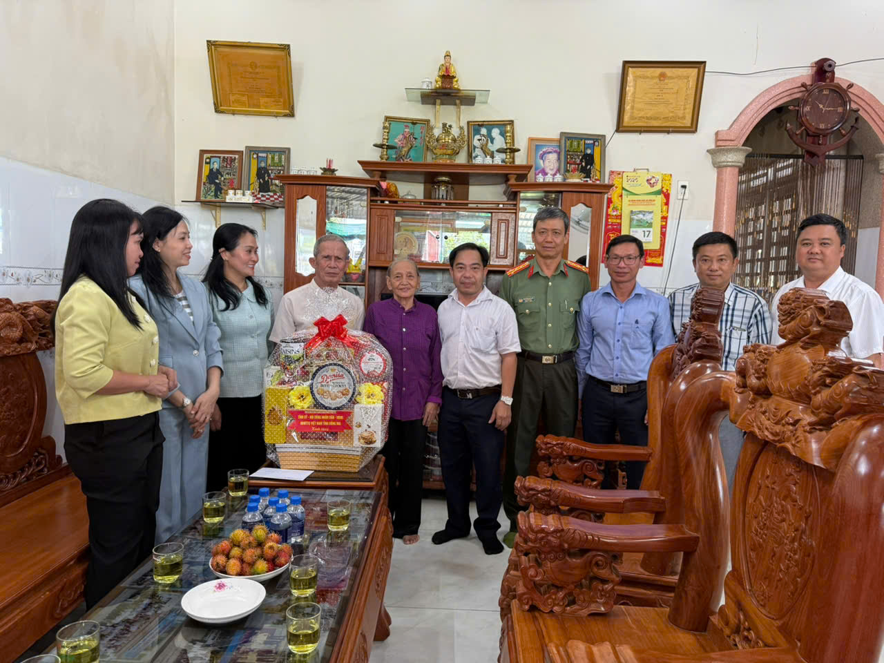 Thăm chú Nguyễn Minh Xừ.jpg