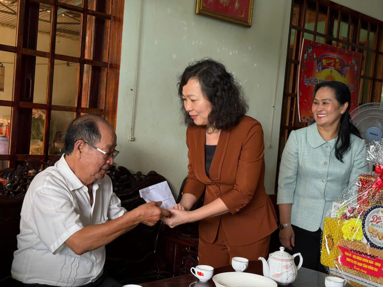 Thăm chú Nguyễn Xuân Khảm.jpg
