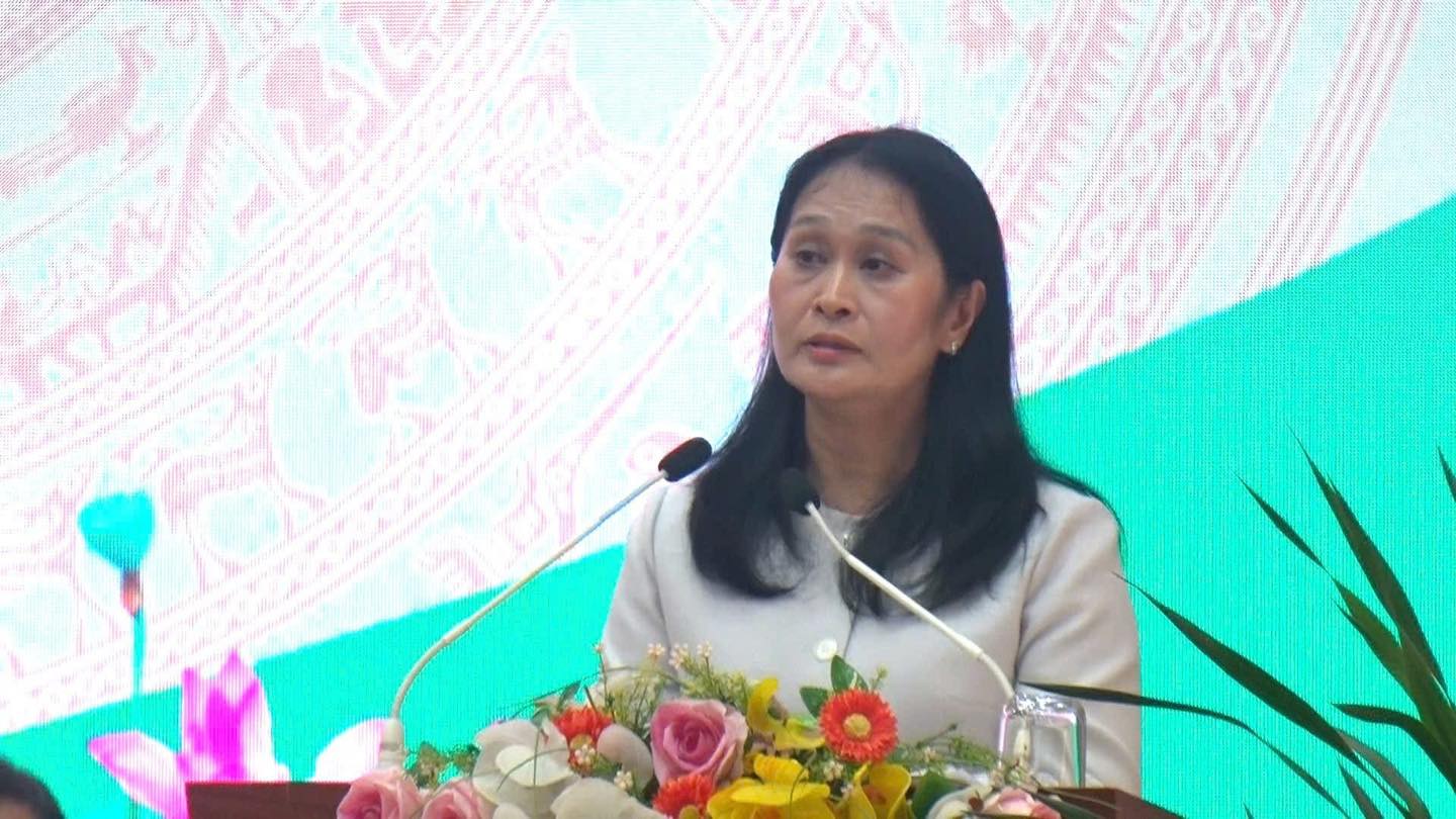 c nguyet.jpg