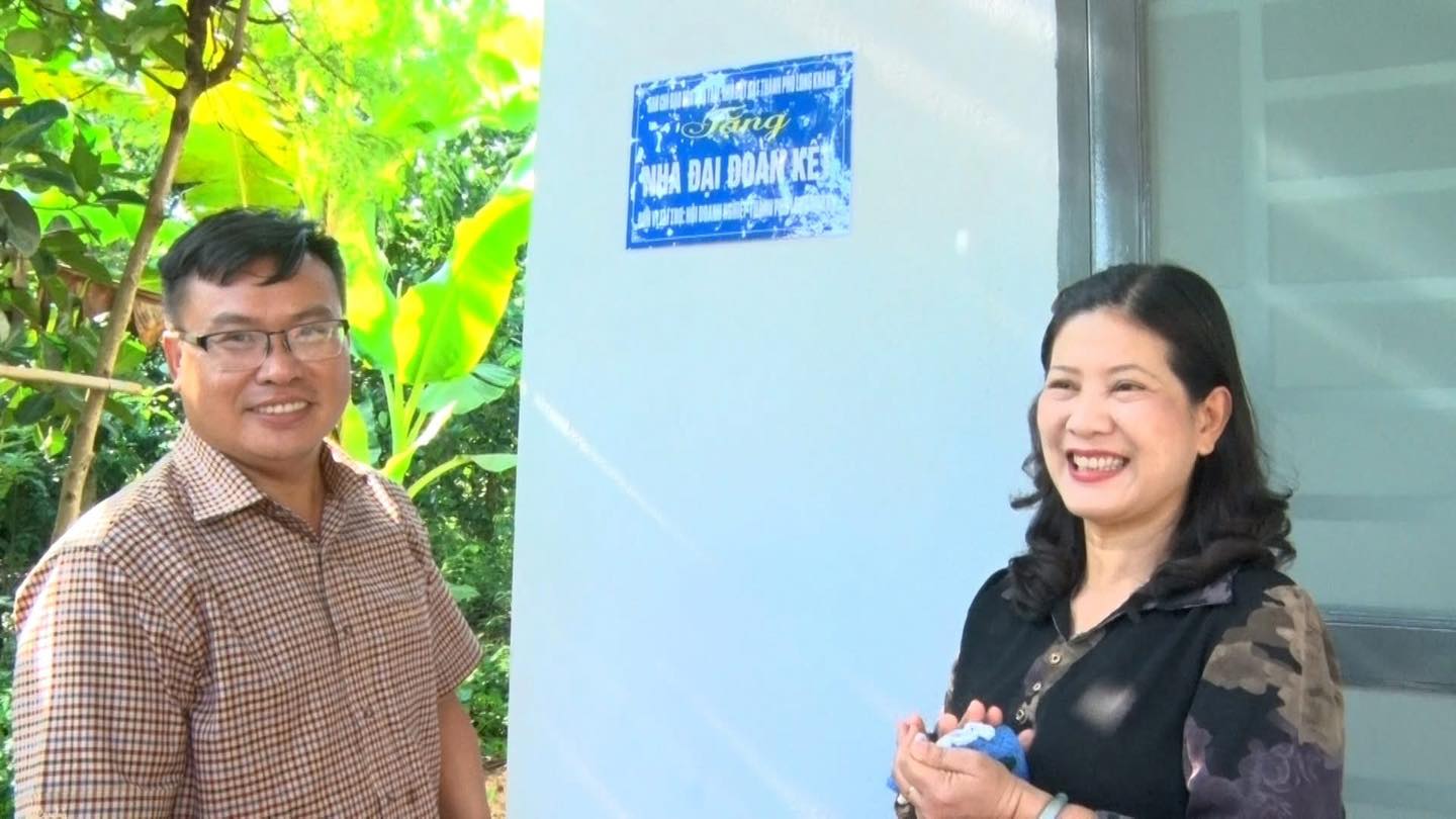 c thủy gỡ bảng.jpg