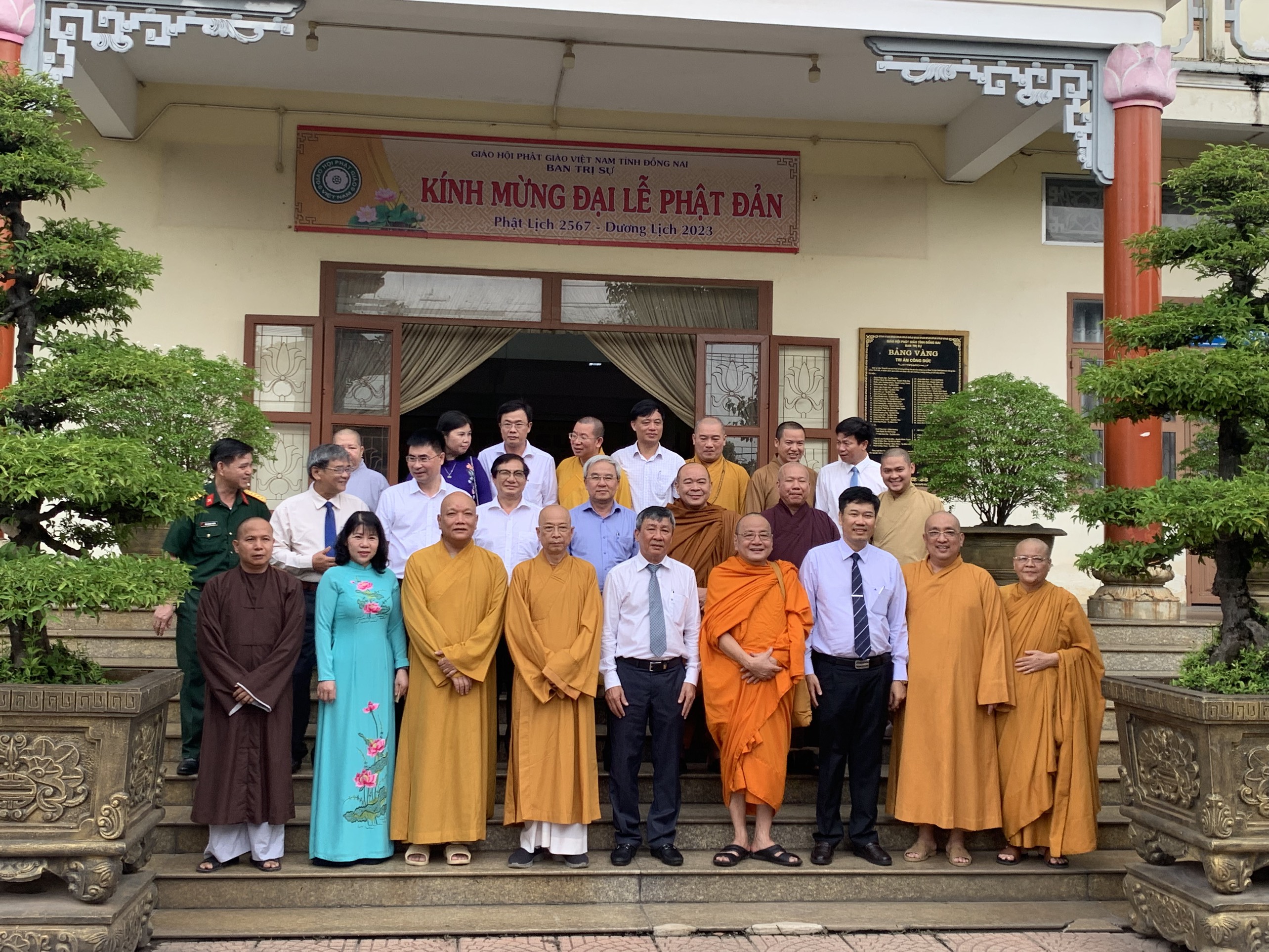 Phó bí thư thường trực Tỉnh ủy Hồ Thanh Sơn thăm, chúc mừng lễ Phật đản