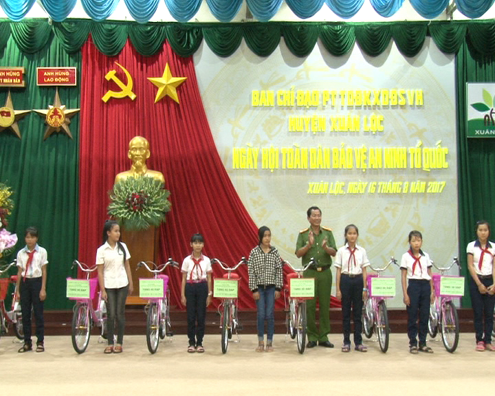 ngày hoi toan dan bao ve an ninh to quoc tai huyen (1).JPG