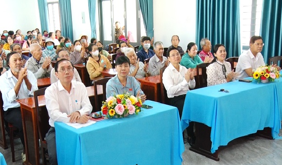 Đoàn đại biểu Quốc hội tỉnh Đồng Nai thăm tặng quà tết gia đình chính sách, gia đình khó khăn thành phố Long Khánh​.jpg