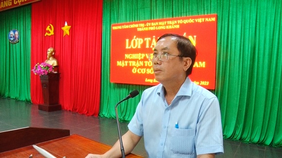 2. ONG NGUYEN TRUNG TIN BAO CAO VIEN THANH UY.jpg