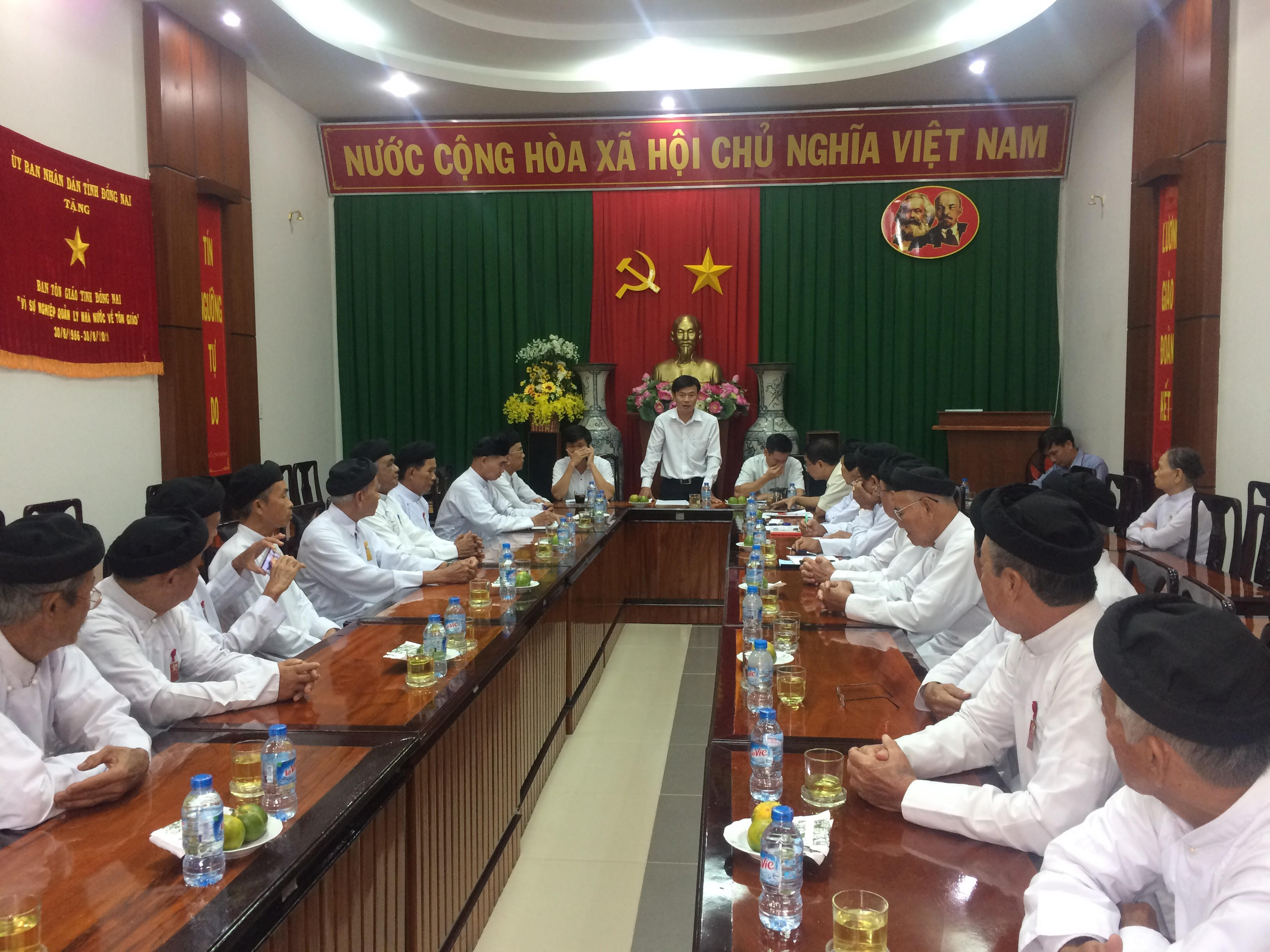 hop mặt cao dài 2.jpg