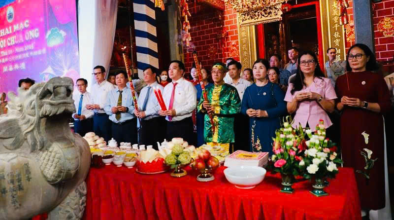 hình chùa khai mạc chùa ông 2025.jpg