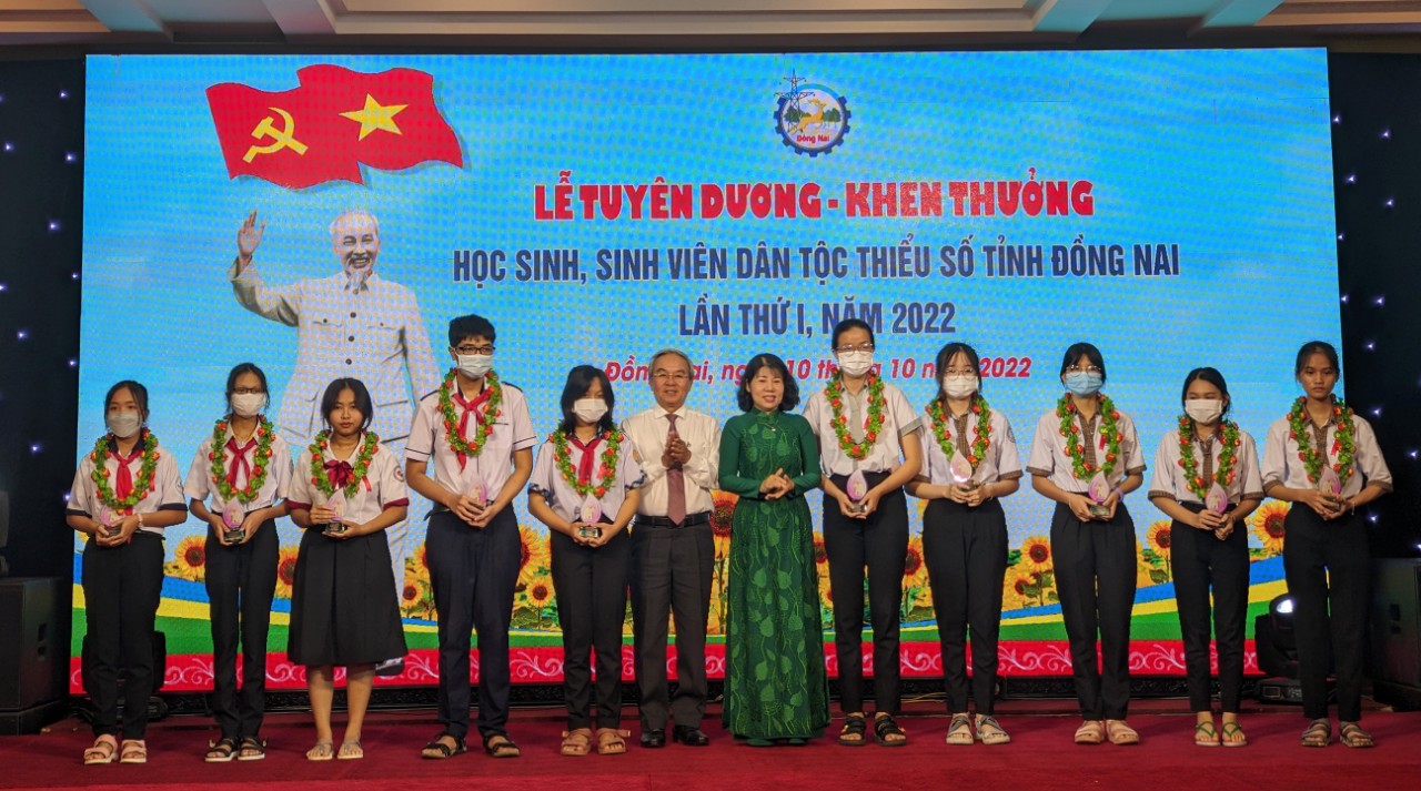 hình sêop quang trao 10.10.jpg