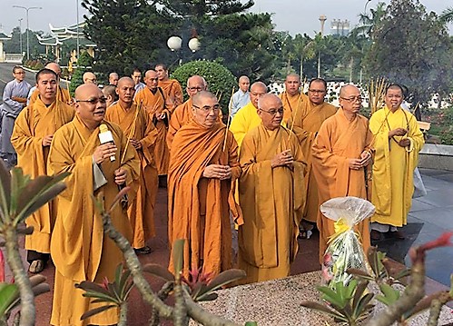 phạt dản 2017, nghĩa trang liet si.jpg