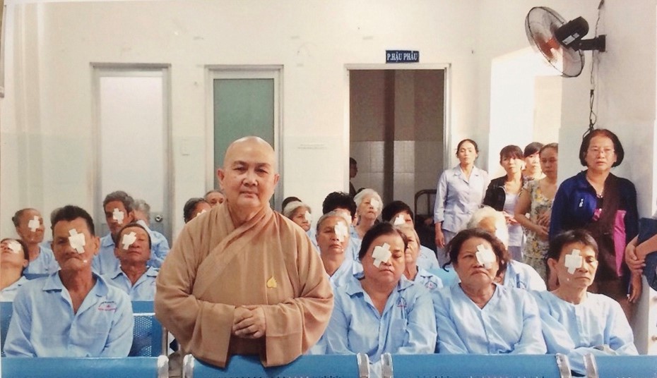 từ thiện chùa Hoàng ân1.jpg