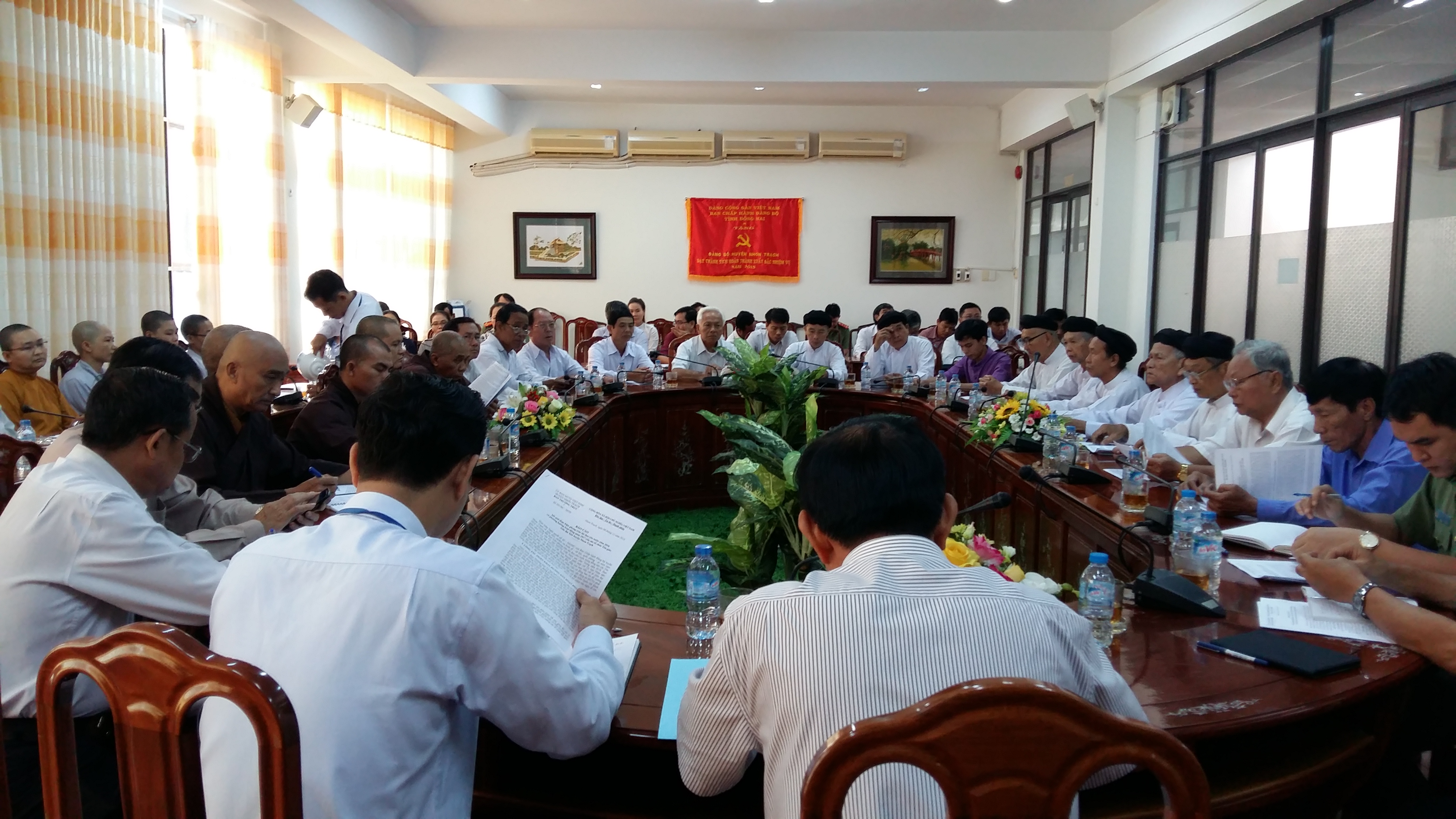 Toàn cảnh buổi họp mặt chức sắc tôn giáo.jpg