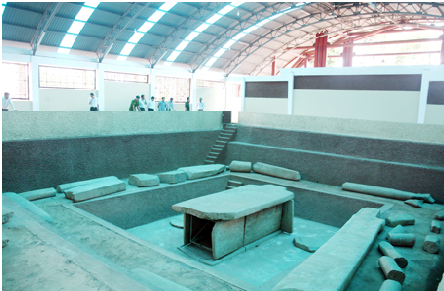 mộ cự thạch.png
