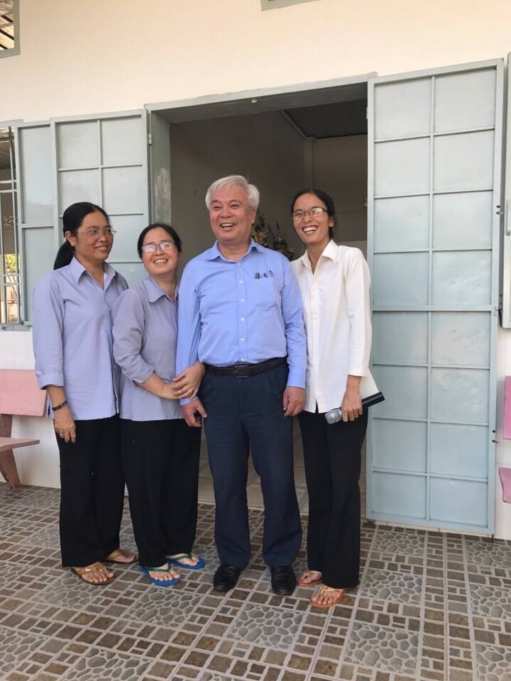 phan thanh bình tại nhà dưỡng lão nhân ái.jpg