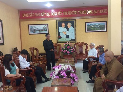 trao kinh phí.jpg