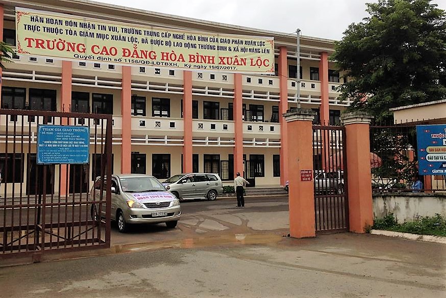 trương CĐ nghề Hòa Bình.jpg