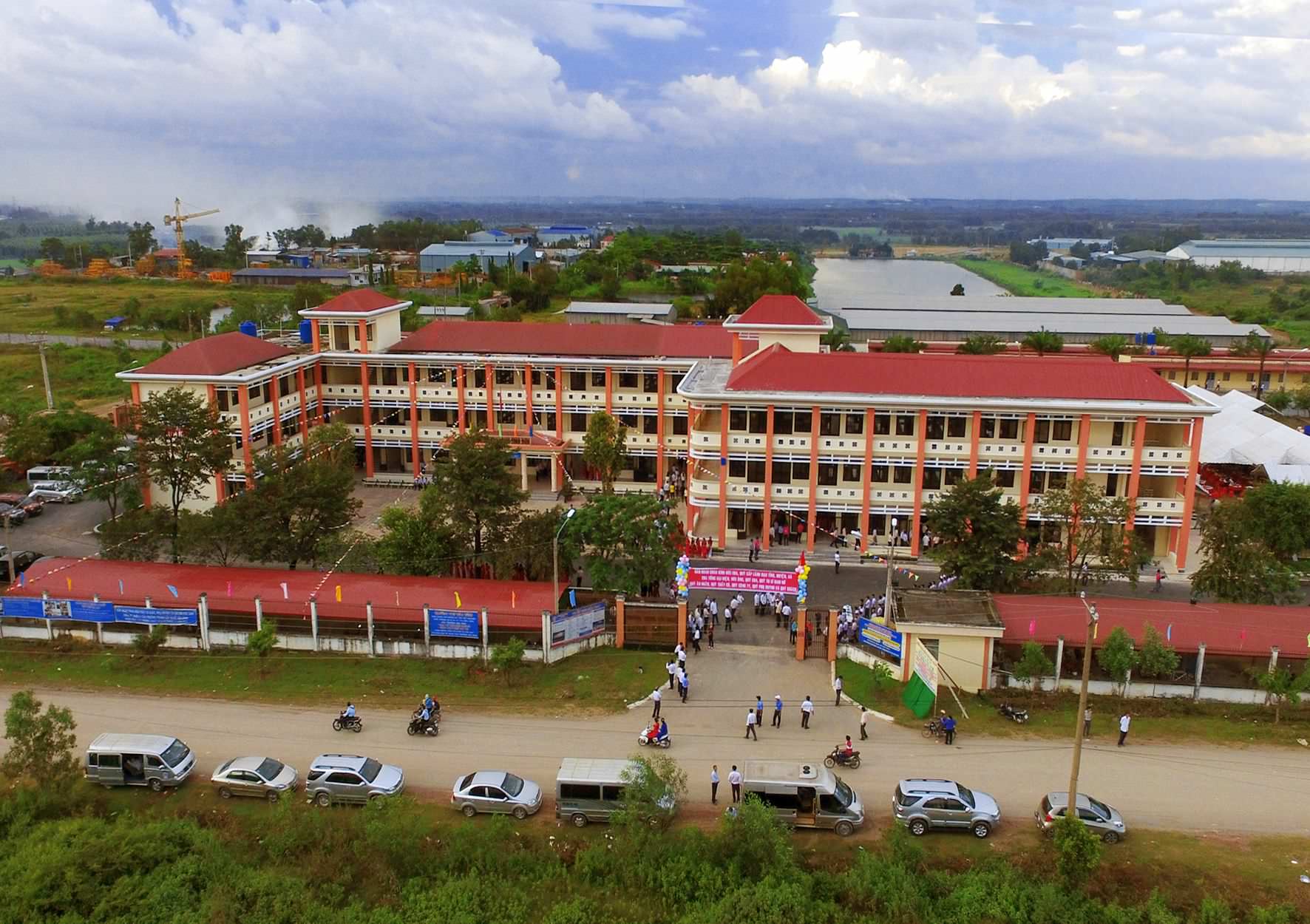 trường cao đẳng nghề Hòa bình XL.jpg