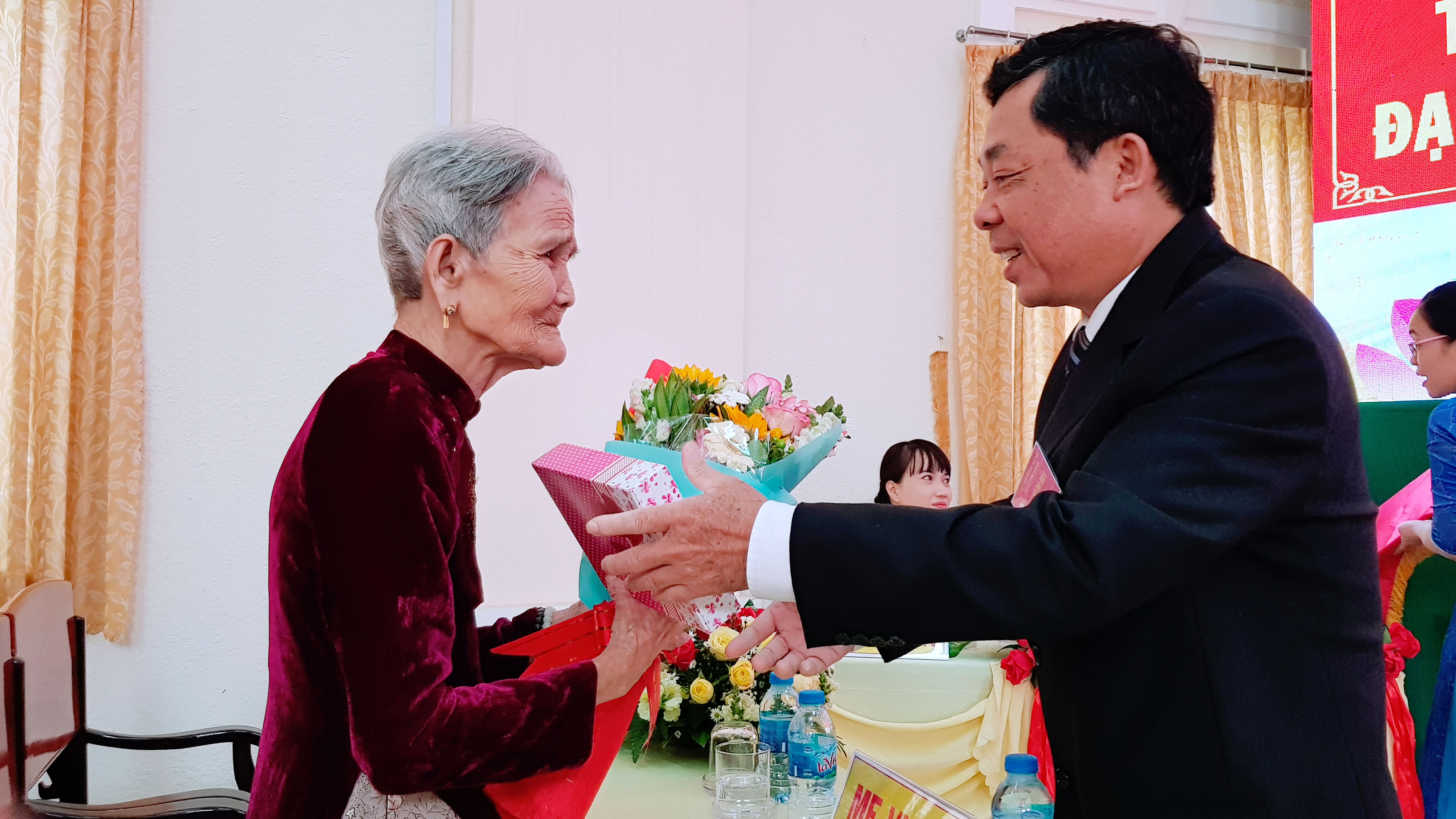 1. Mẹ VNAH Đặng Thị Thuấn.jpg