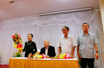 5. CLB NGUOI DONG NAI HOP MAT XUAN .JPG