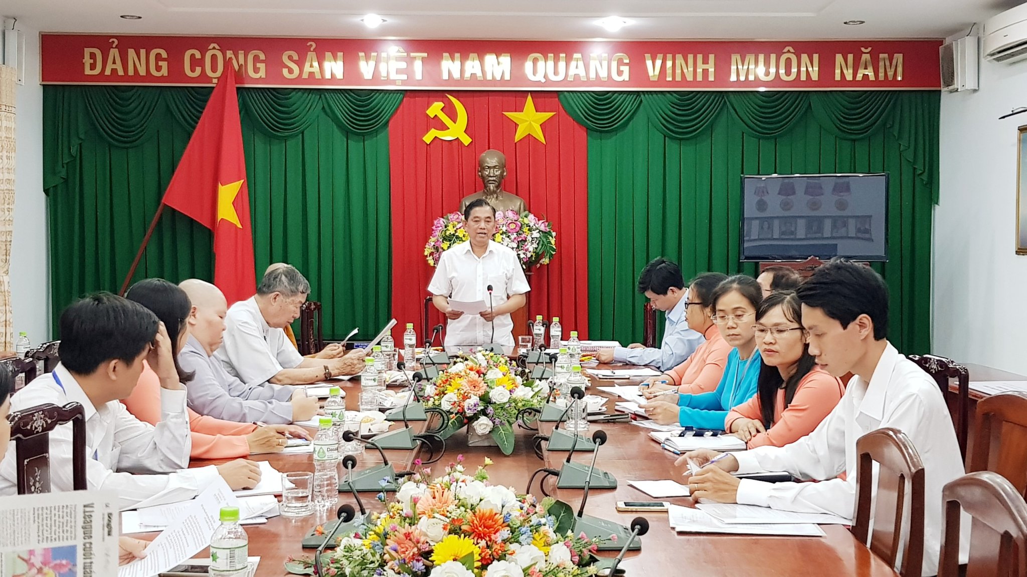 Chủ tịch Ủy ban MTTQ Việt Nam tỉnh Huỳnh Văn Tới, phát biểu tại cuộc họp.jpg