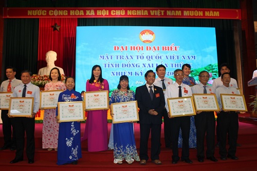 Khen thưởng các tap thể cá nhân (1).JPG