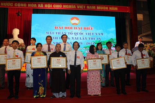 Khen thưởng các tap thể cá nhân (5).JPG