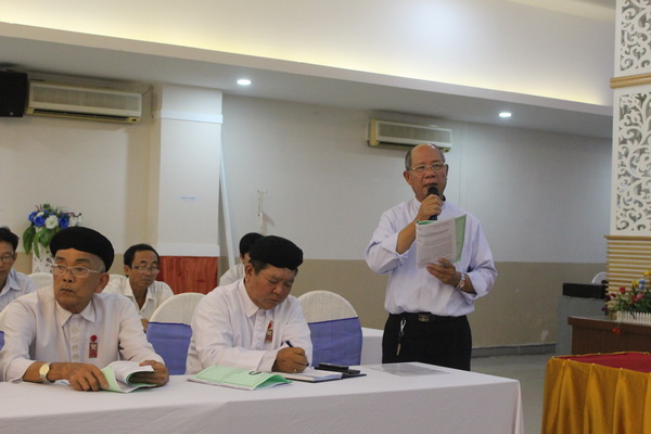 Linh mục Nguyễn Ngọc Lâm, Trưởng ban đoàn kết công giáo huyện Vĩnh Cửu chia sẻ về kinh nghiệm tuyên truyền bảo vệ môi trường.JPG