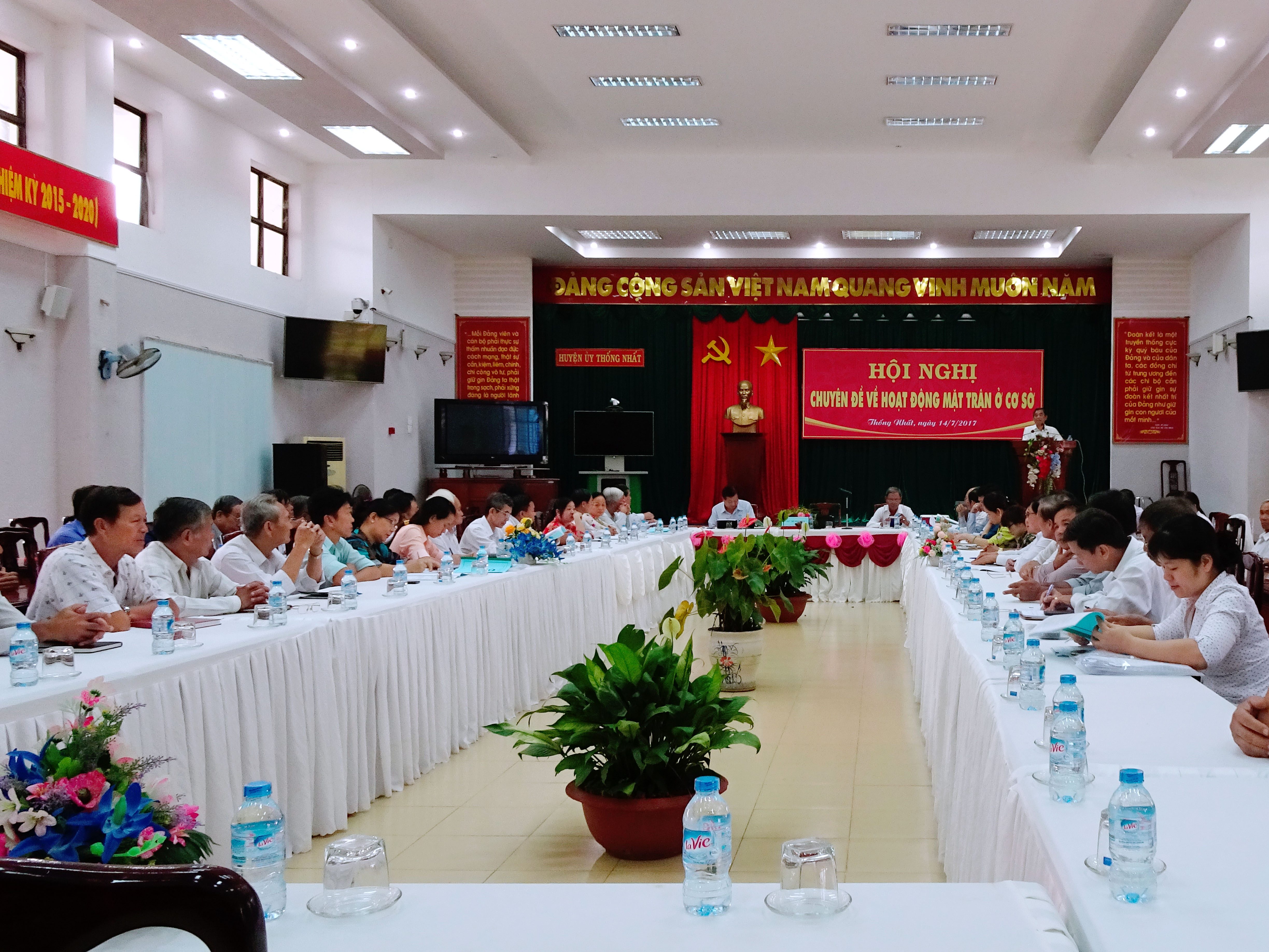 Toàn cảnh hội nghị.JPG