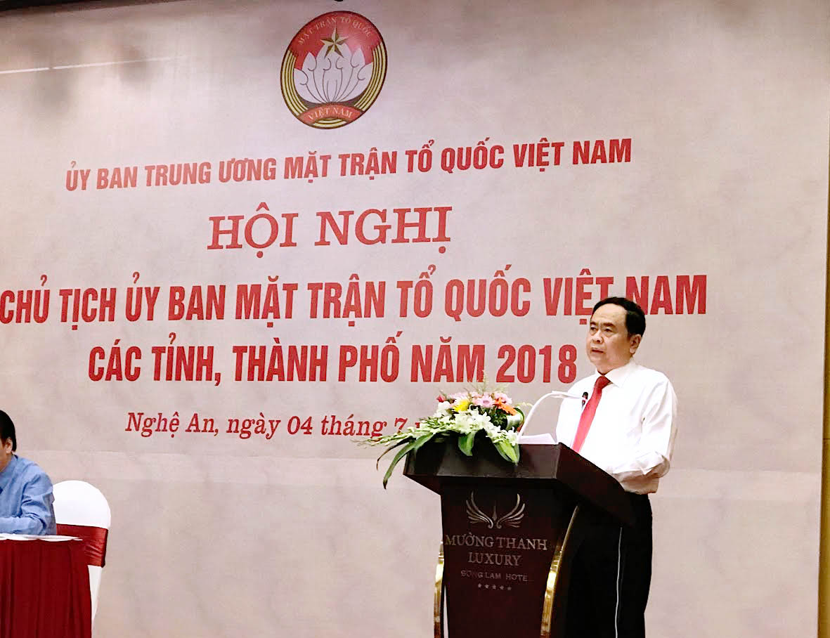 Ông Trần Thanh Mẫn, Ủy viên Trung ương Đảng, Chủ tịch Ủy ban Trung ương MTTQ Việt Nam chủ trì hội nghị.jpg