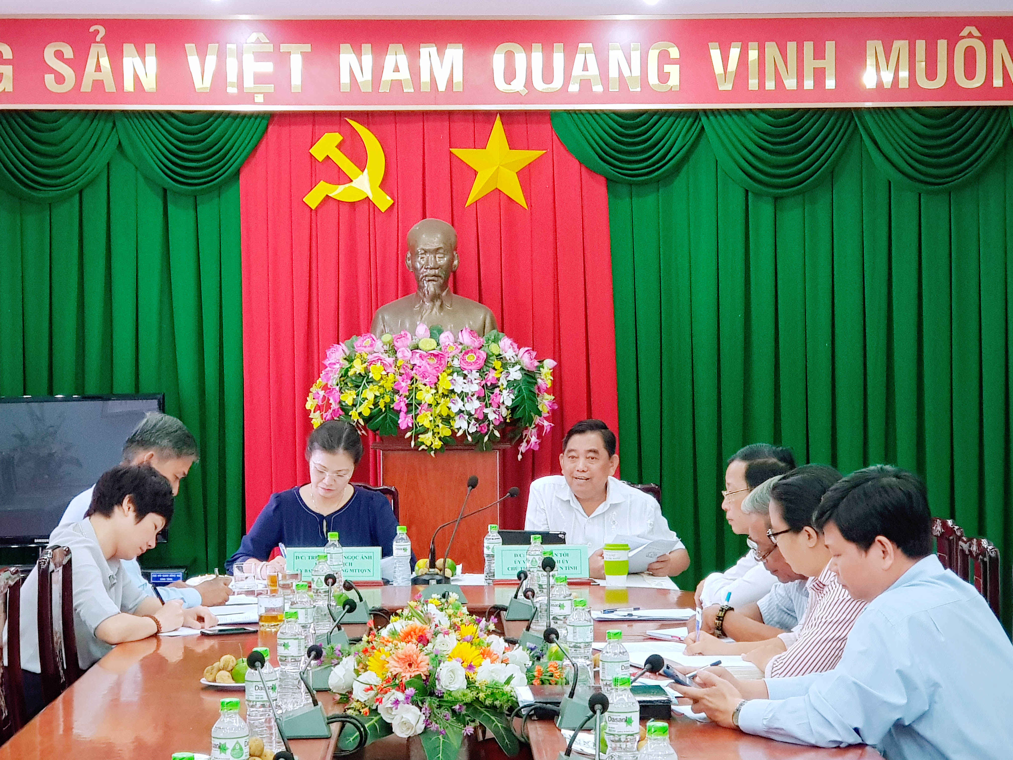 Đc Huỳnh Văn Tới - Chủ tịch UBMTTQVN tỉnh Đồng Nai Báo cáo.jpg