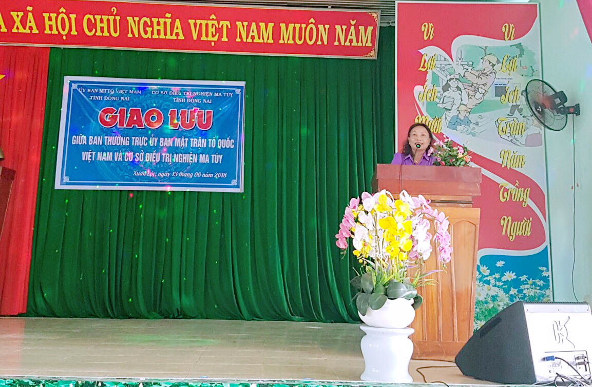 đc Bùi Thị Liễu nói chuyện tại cơ sở điều trị nghiện ma túy tỉnh.jpg
