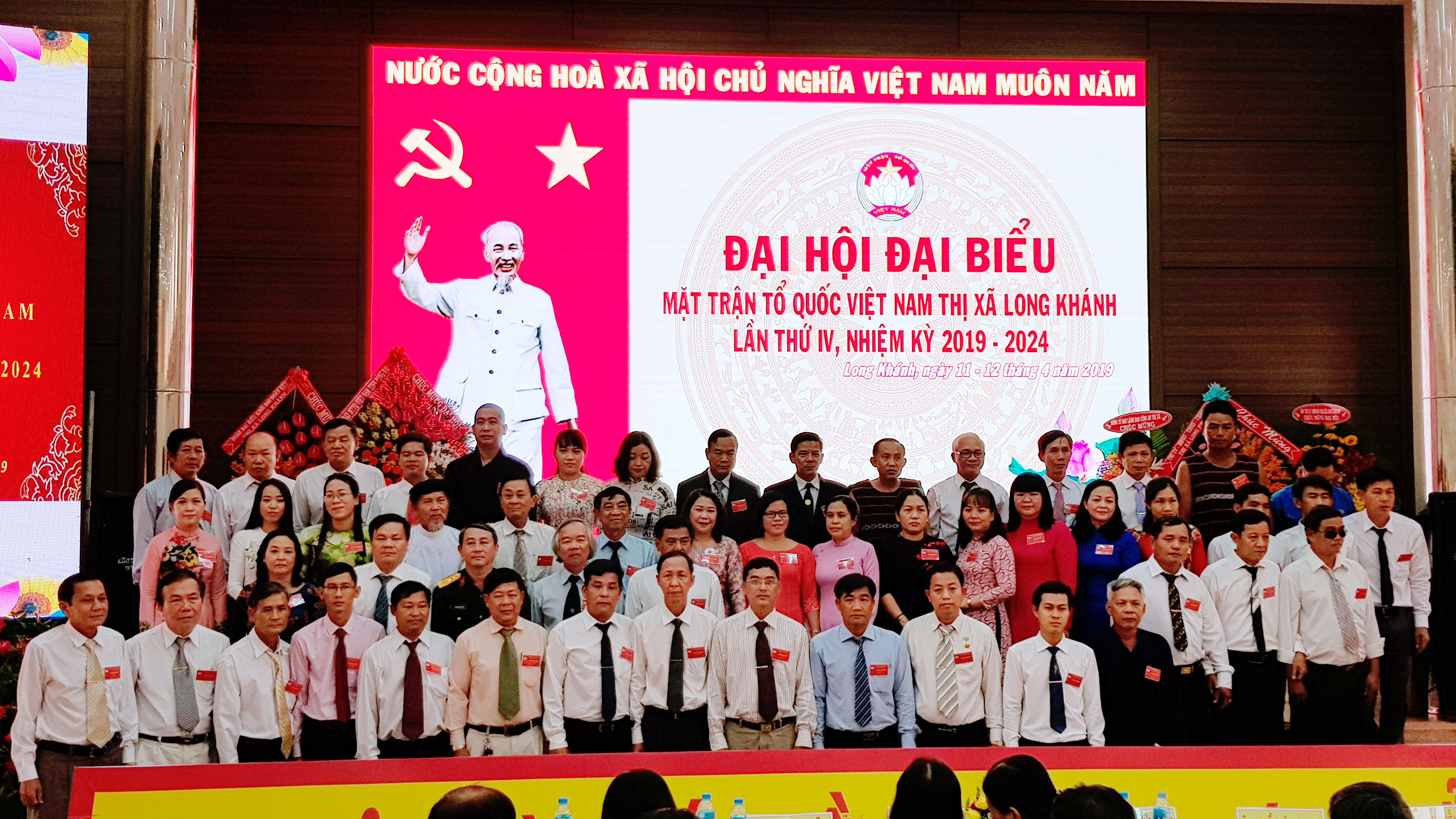 Ủy viên UBMTTQVN thị xã khóa IV ra mắt Đại hội.jpg