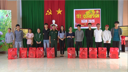 200113 Trao quà thanh niên trúng tuyển NVQS.png