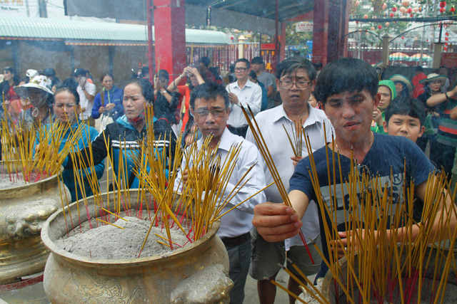 chua ông 4.png
