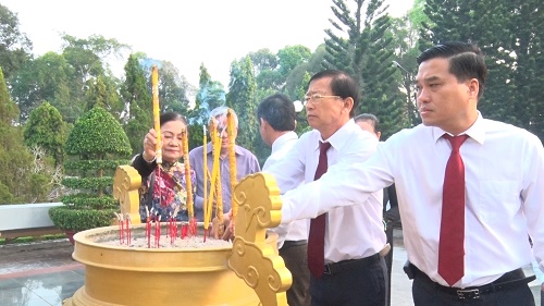 191220 LANH DAO THANH PHO THAP HUONG TAI TUONG DAI.jpg