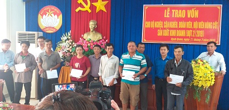 20190723_083922 trao vốn các đoàn viên.jpg