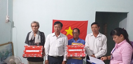 20190802_102652(0) Tặng quà.jpg