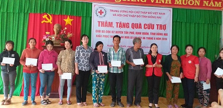 20190812_163020 Tặng quà động viên tinh thần.jpg
