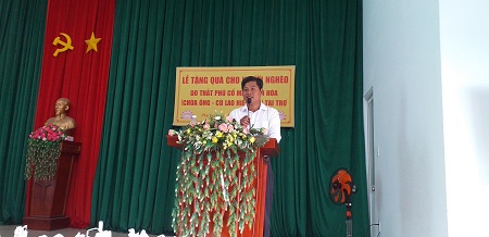 20190921_094827 Đc Tám phát quà.jpg