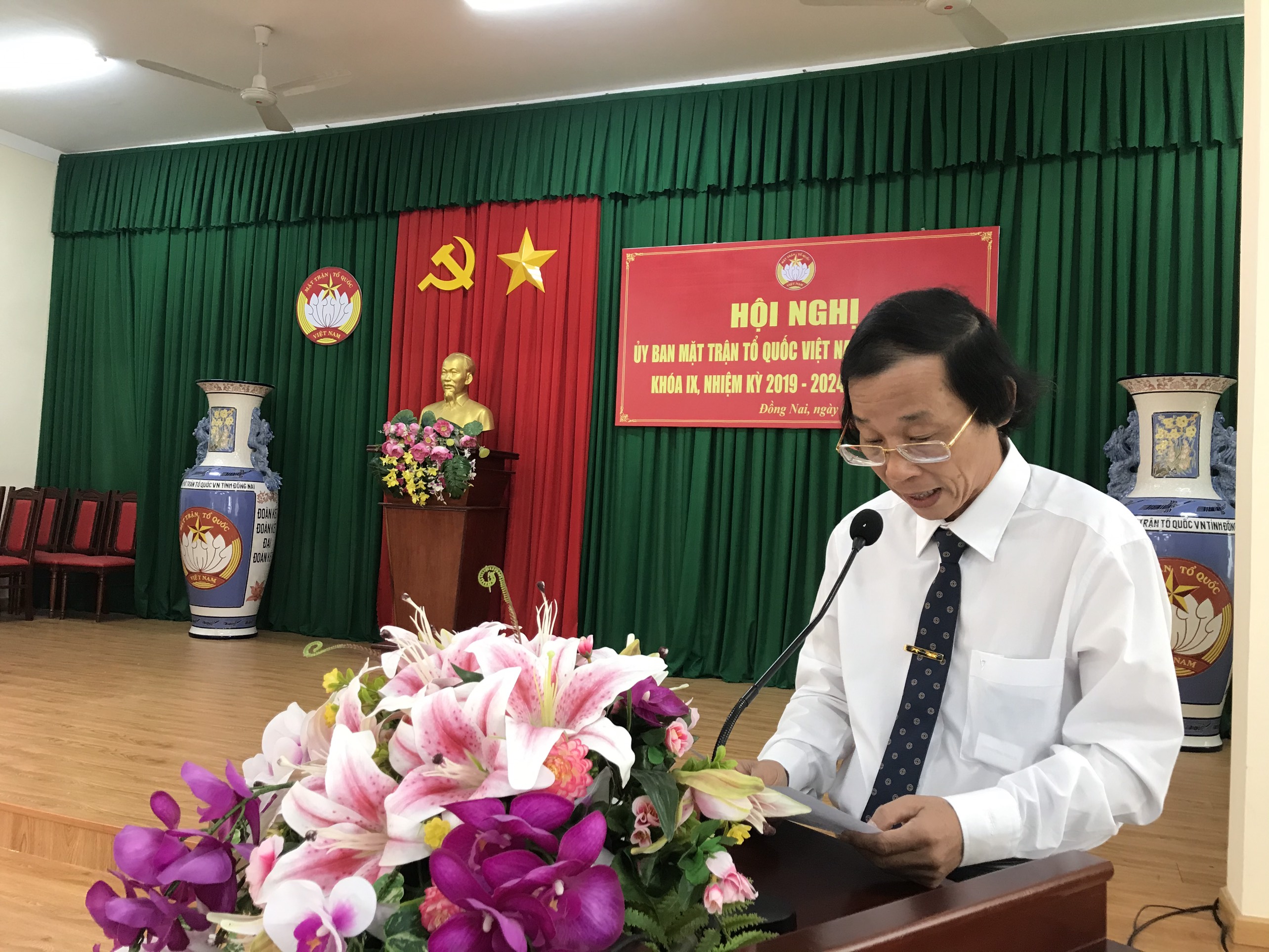 A. Huy phat bieu.jpg