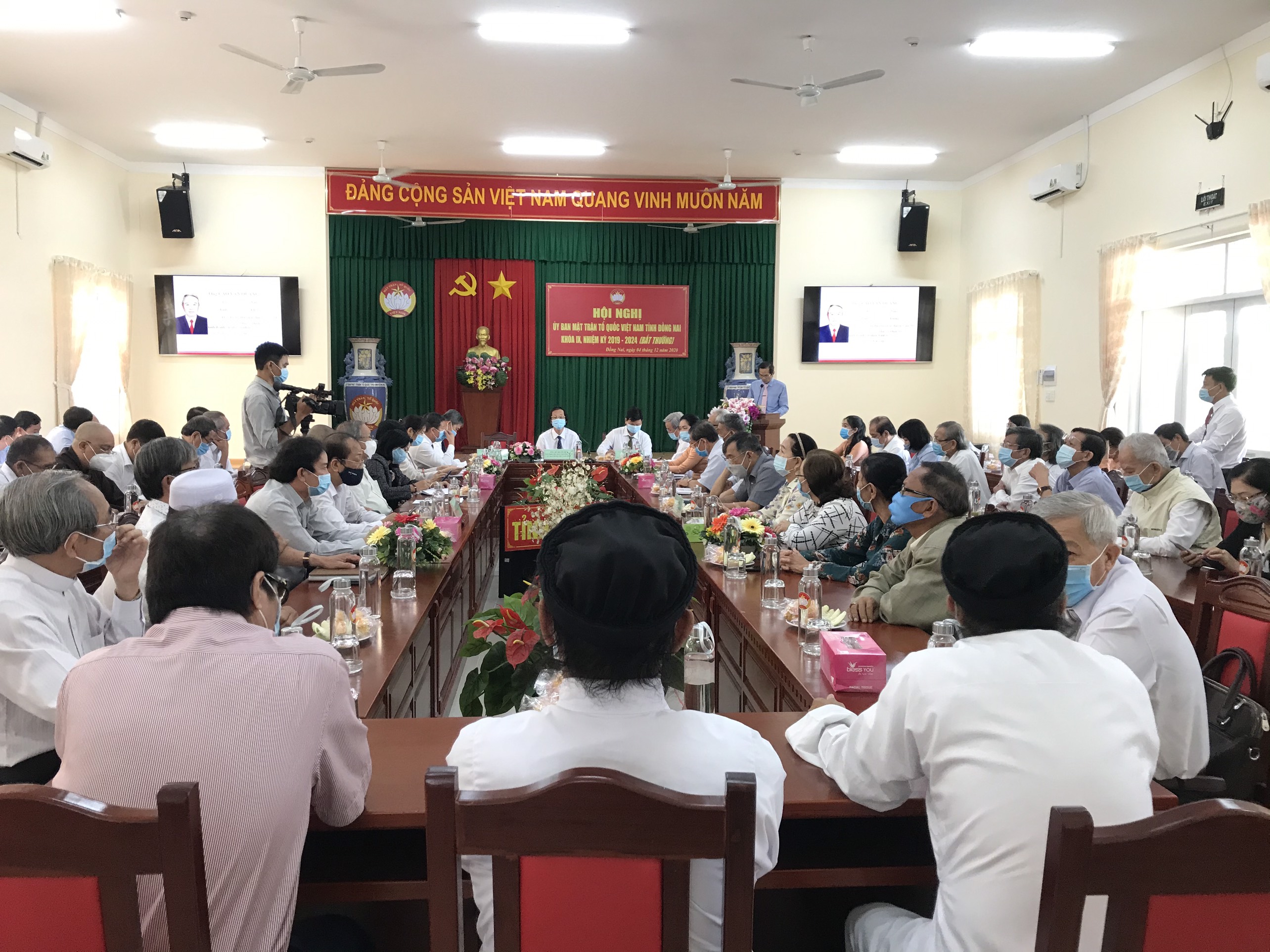 Hoi nghi.jpg